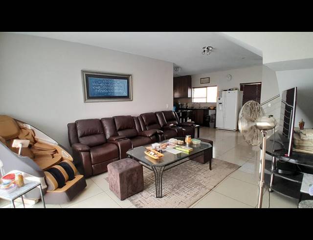 3 BEDROOM TOWNHOUSE FOR SALE IN ELDO LAKES ESTATE